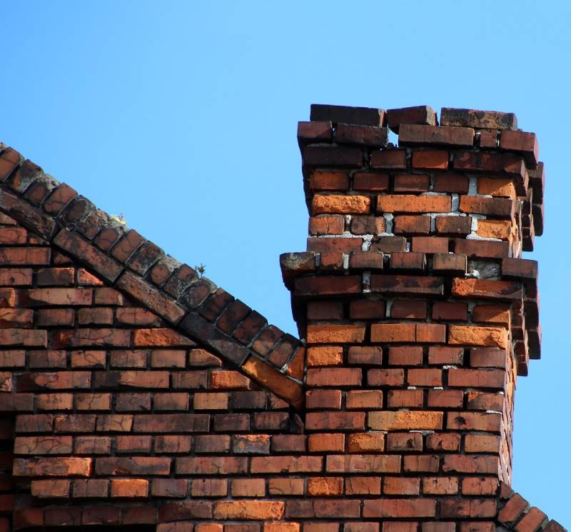 Damaged chimney on an Rancho Santa Margarita home showing cracks and missing mortar